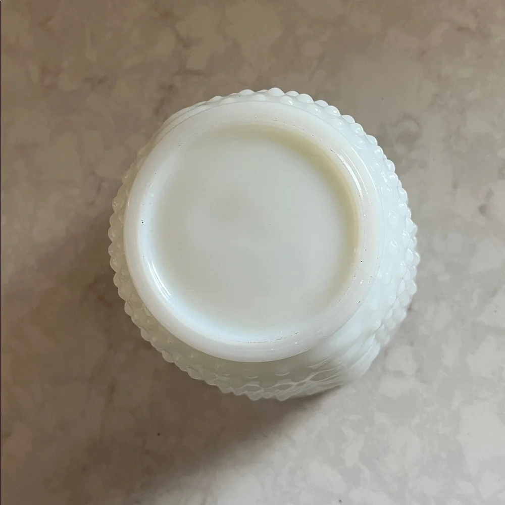 Hobnail Milk glass Vase with scalloped edge - Picture 4 of 4